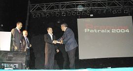El síndic rep el Premi Convivència Patraix 2004
