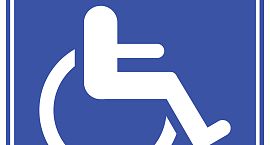 Benicarló es compromet amb el Síndic a adaptar i millorar l’ordenança d’estacionament de vehicles de persones amb discapacitat